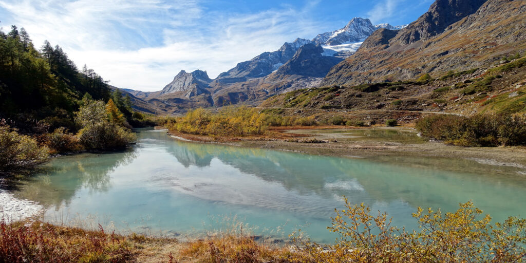 Lac glaciaire, tour du Mont Blanc